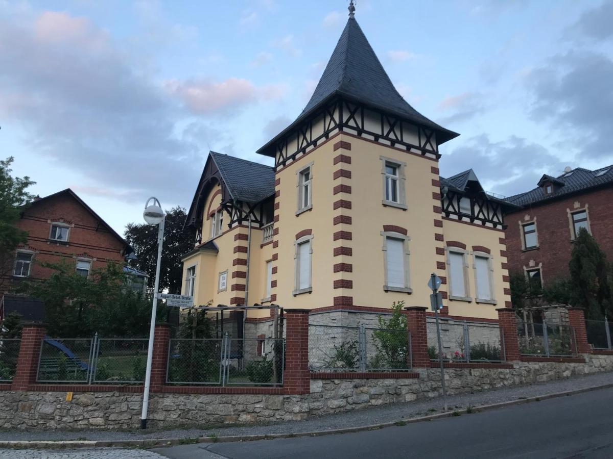Schone Dachgeschosswohnung In Villa Mit Zentrumsnaher Lage 施莱茨 外观 照片